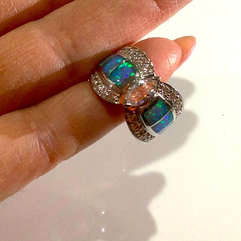🎉Sparkling 925 Sterling Silver Simulated Green Fire Opal and CZ Ring! Size 5!💓